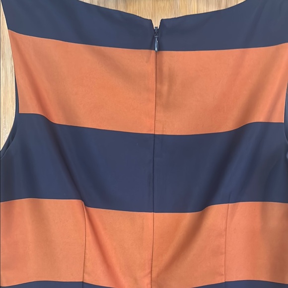 Banana Republic Sleeveless Top - Navy and Orange size 6 - Picture 4 of 5